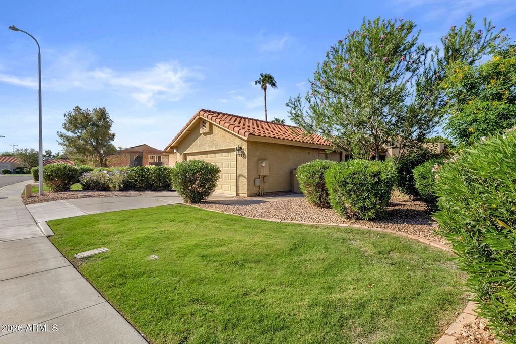 1370 N TAMARISK Drive, Chandler, AZ 85224 — photo 2