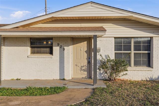 929 NW 20th Street, Moore, OK 73160