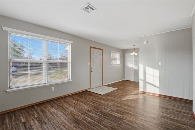 929 NW 20th Street, Moore, OK 73160