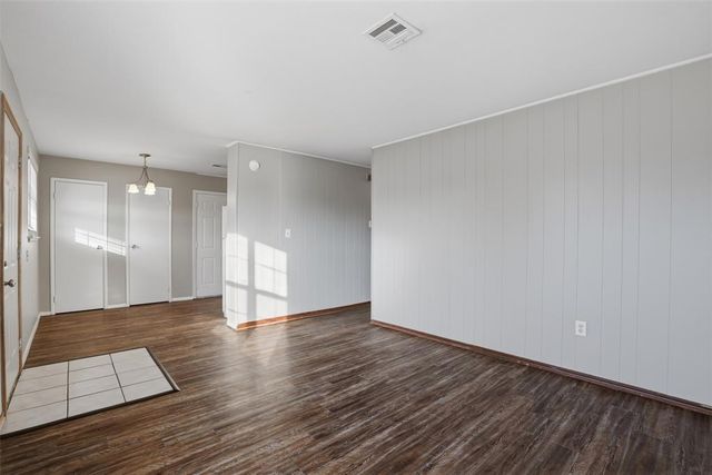 929 NW 20th Street, Moore, OK 73160