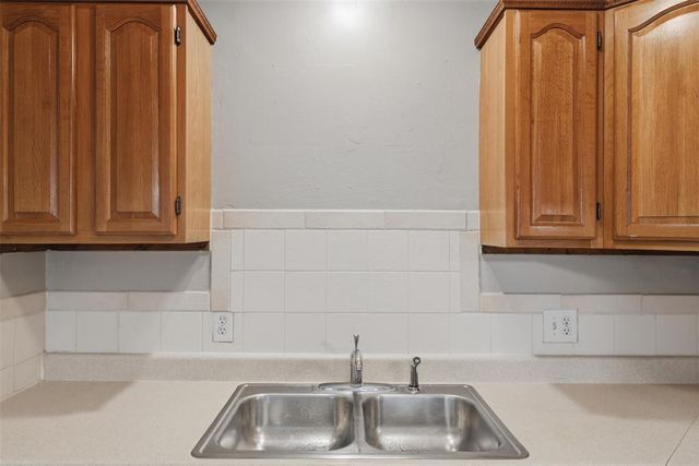 929 NW 20th Street, Moore, OK 73160