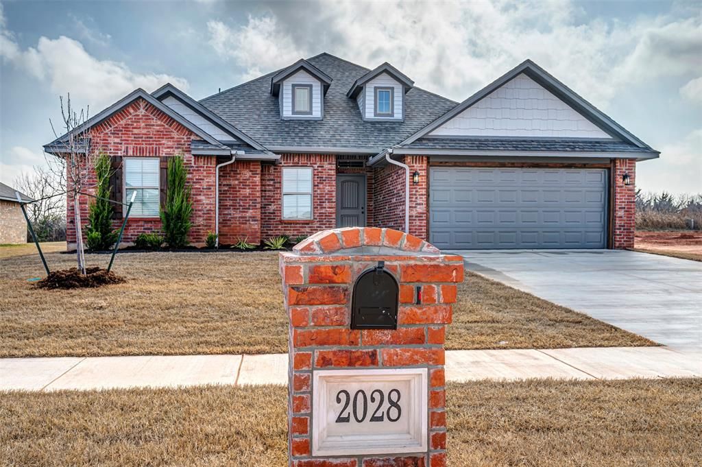 2028 W Crossbow Way, Mustang, OK 73064