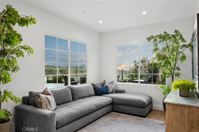 42 Gardenpath, Irvine, CA 92603