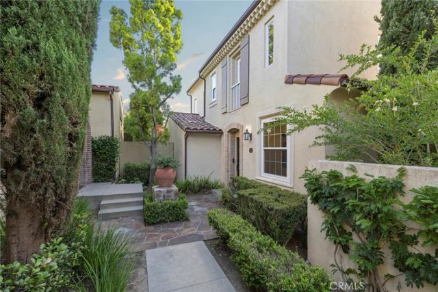 42 Gardenpath, Irvine, CA 92603