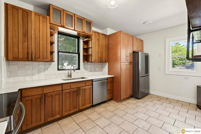 3340 Center Street, Omaha, NE 68105