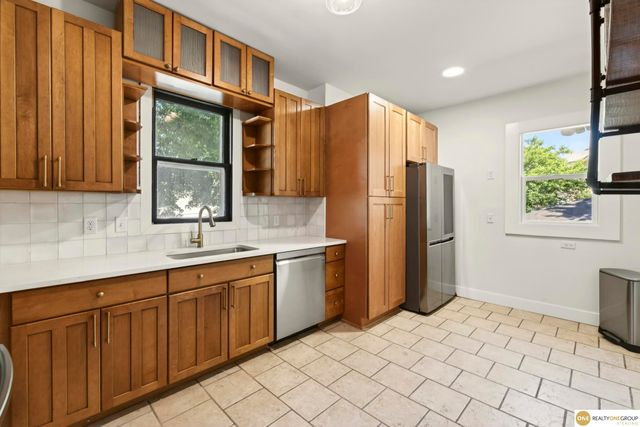 3340 Center Street, Omaha, NE 68105