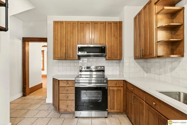 3340 Center Street, Omaha, NE 68105