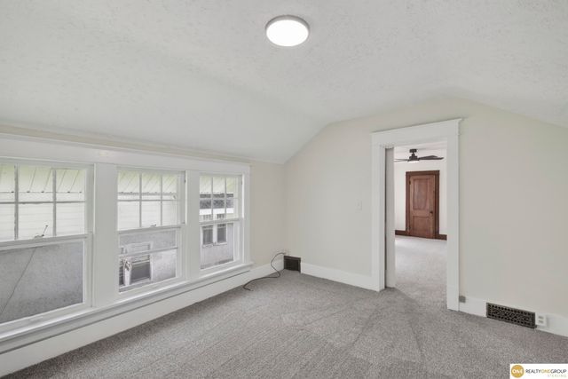 3340 Center Street, Omaha, NE 68105