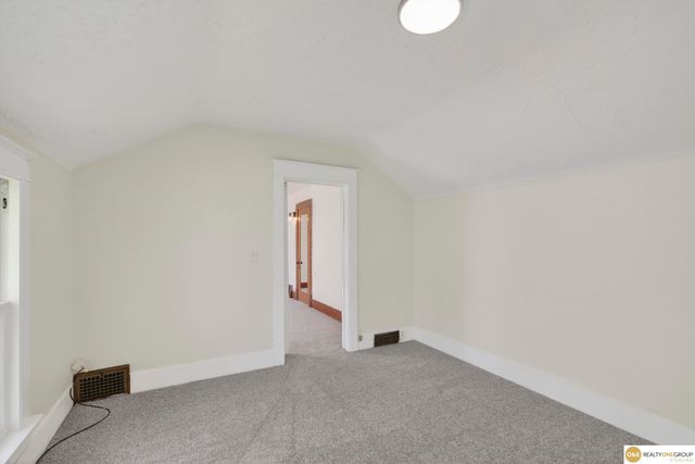 3340 Center Street, Omaha, NE 68105