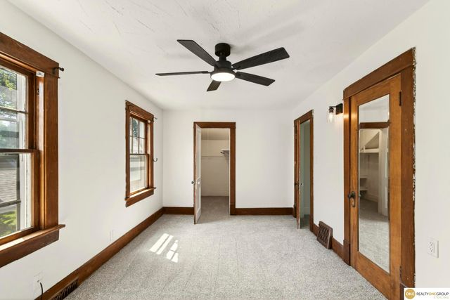 3340 Center Street, Omaha, NE 68105