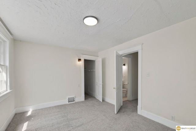 3340 Center Street, Omaha, NE 68105
