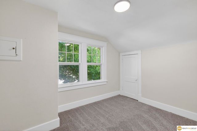 3340 Center Street, Omaha, NE 68105