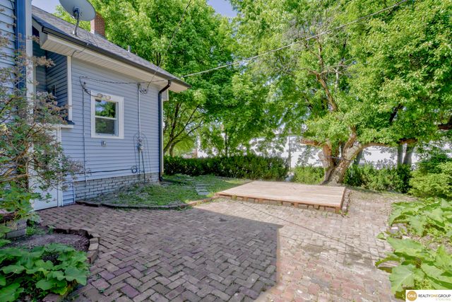 3340 Center Street, Omaha, NE 68105