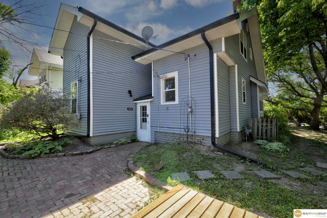 3340 Center Street, Omaha, NE 68105