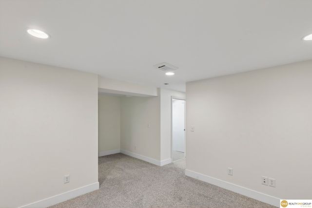 3340 Center Street, Omaha, NE 68105