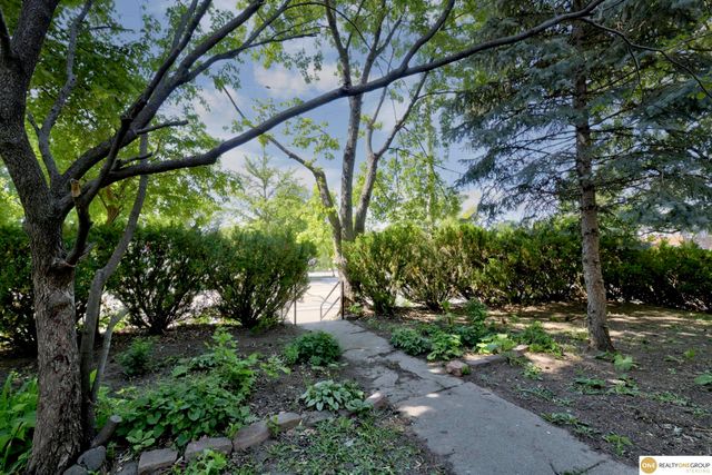 3340 Center Street, Omaha, NE 68105