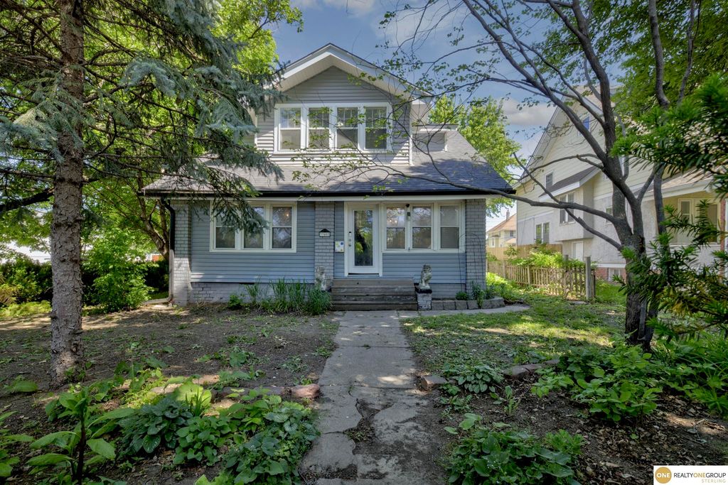 3340 Center Street, Omaha, NE 68105