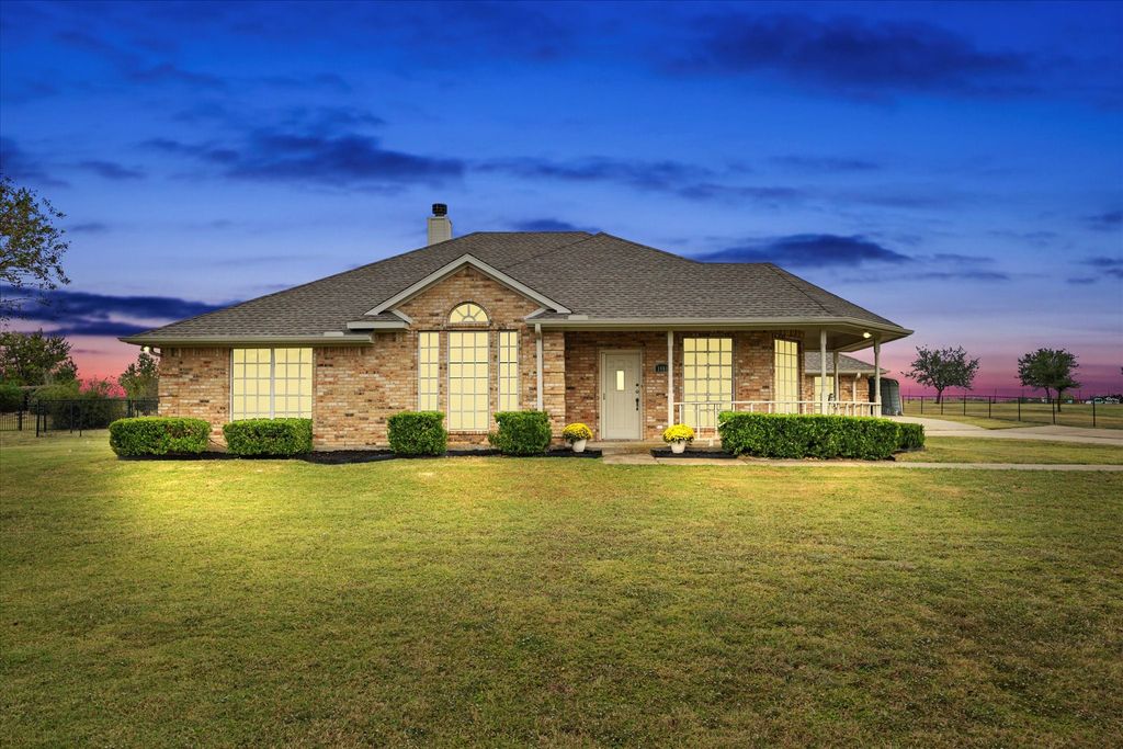 1061 Savannah Lane, Oak Ridge, TX 75142