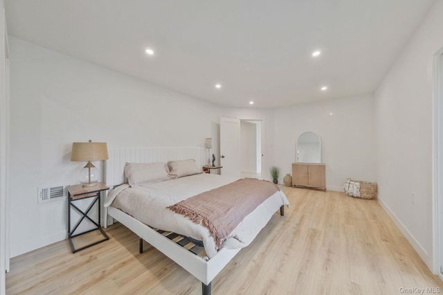 73 Midwood Avenue, Farmingdale, NY 11735