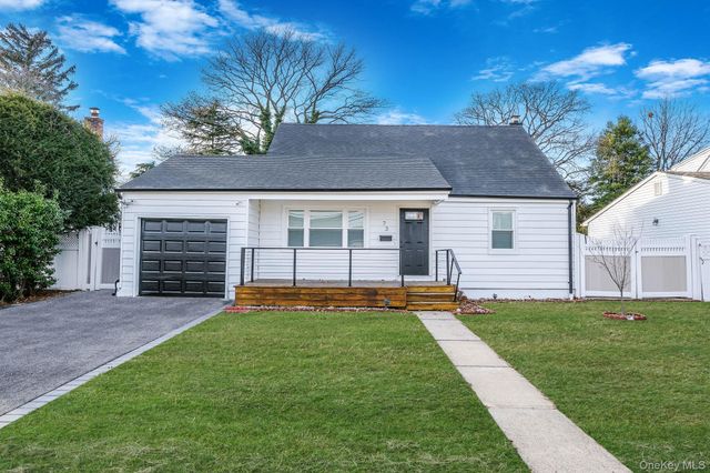 73 Midwood Avenue, Farmingdale, NY 11735