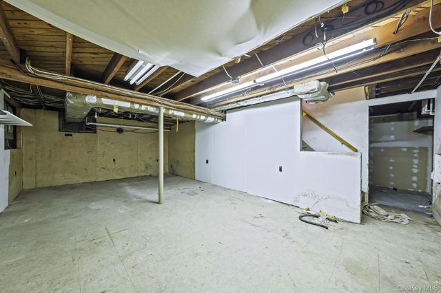 73 Midwood Avenue, Farmingdale, NY 11735