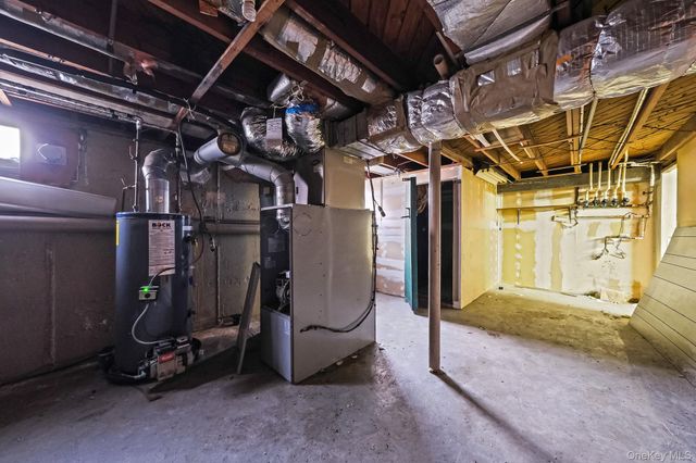 73 Midwood Avenue, Farmingdale, NY 11735