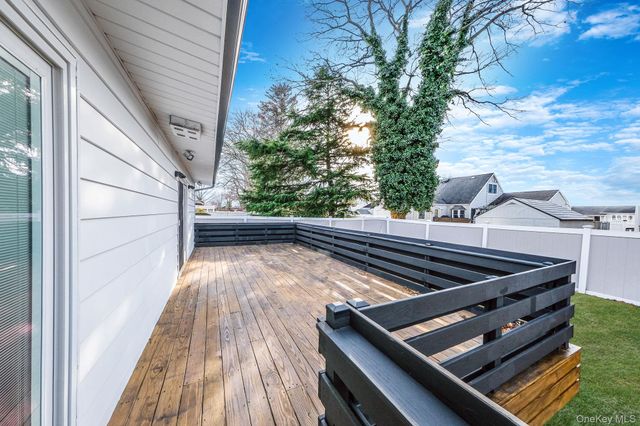 73 Midwood Avenue, Farmingdale, NY 11735