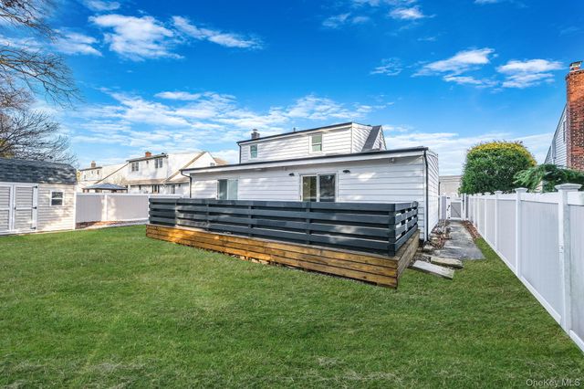 73 Midwood Avenue, Farmingdale, NY 11735