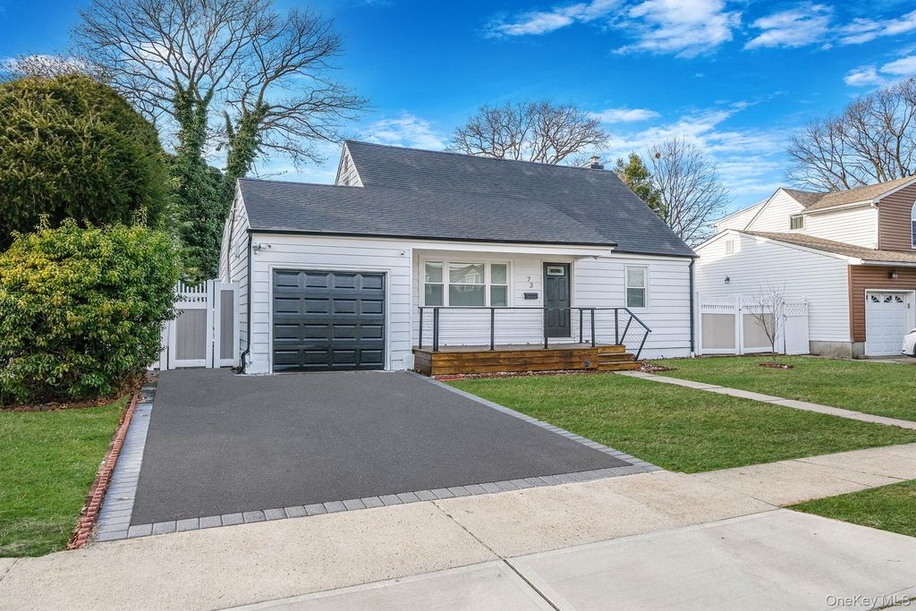 73 Midwood Avenue, Farmingdale, NY 11735