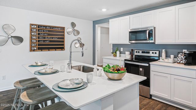 21 LUTHER Drive, Palm Coast, FL 32164