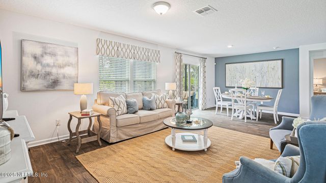 21 LUTHER Drive, Palm Coast, FL 32164