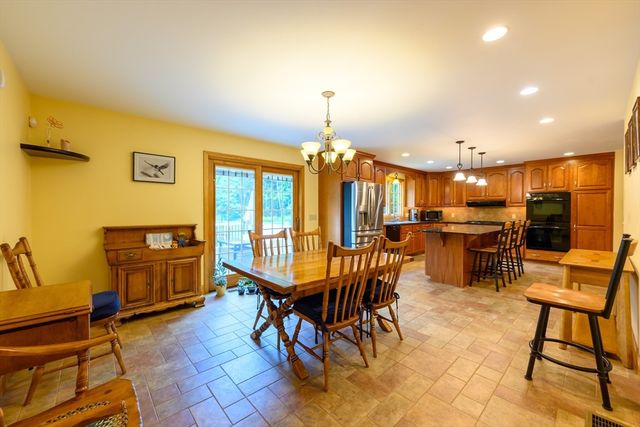 434 Batchelor St, Granby, MA 01033