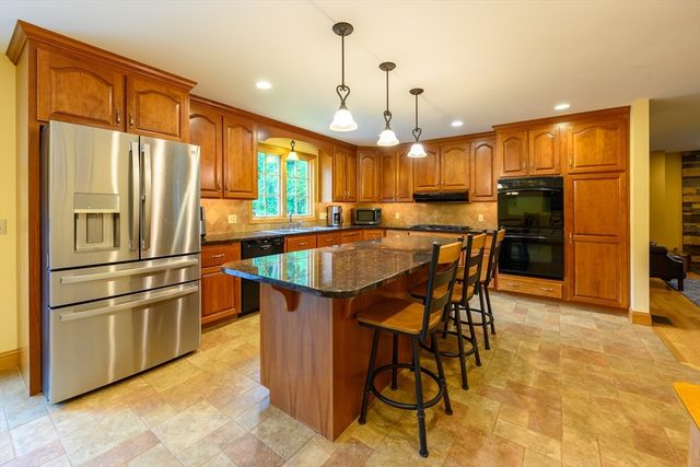 434 Batchelor St, Granby, MA 01033
