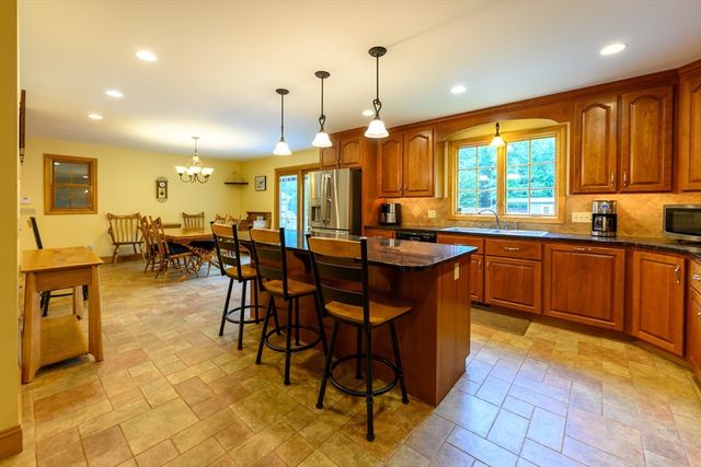 434 Batchelor St, Granby, MA 01033