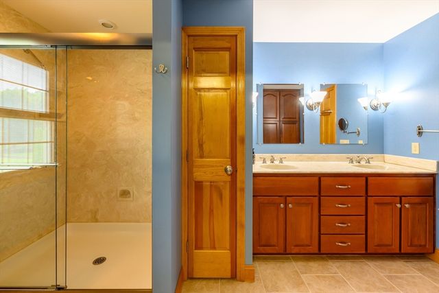 434 Batchelor St, Granby, MA 01033