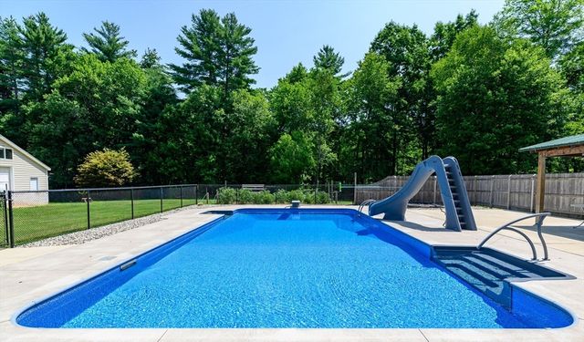 434 Batchelor St, Granby, MA 01033
