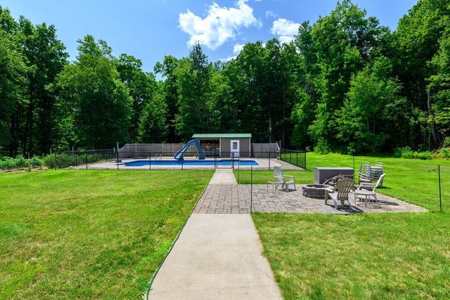 434 Batchelor St, Granby, MA 01033