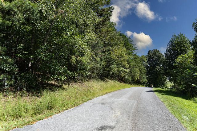 43 Hidden Fields Road, Hiawassee, GA 30546