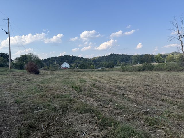 1 Hog Hollow Ln, Bethpage, TN 37022