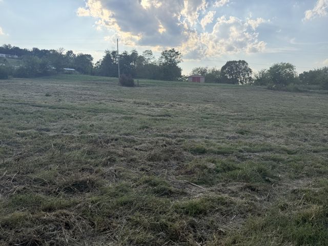 1 Hog Hollow Ln, Bethpage, TN 37022