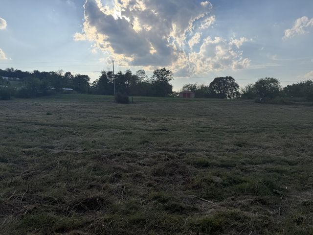 1 Hog Hollow Ln, Bethpage, TN 37022