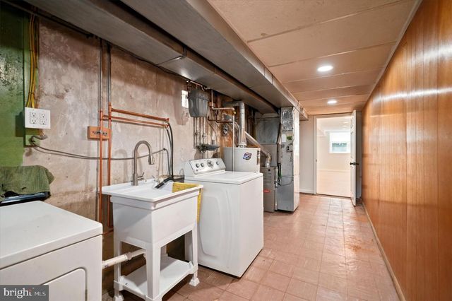 668 RENZ ST, Philadelphia, PA 19128