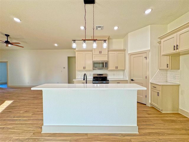 224 Hazelwood Drive, Woodway, TX 76712