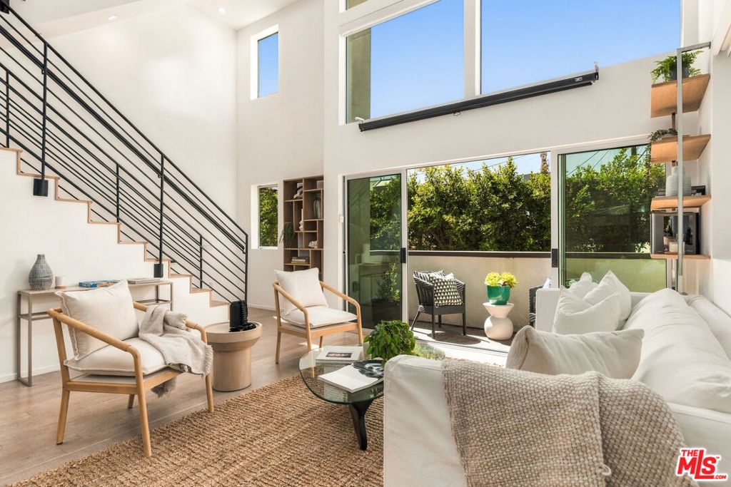 5411 W Wilshire Vista Lane, Los Angeles, CA 90019 — exterior
