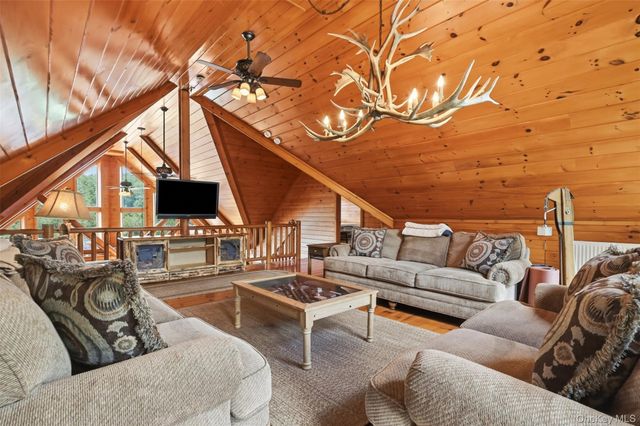 91 Crawford Road, Barryville, NY 12719