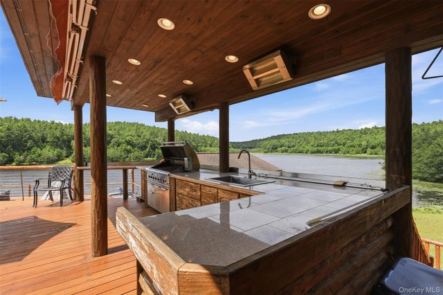 91 Crawford Road, Barryville, NY 12719
