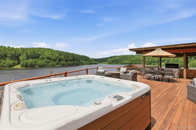 91 Crawford Road, Barryville, NY 12719