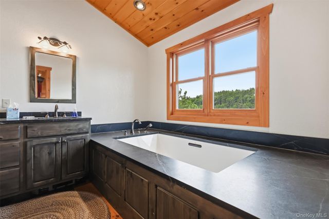 91 Crawford Road, Barryville, NY 12719