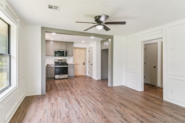 218 S Whitaker Street, Pryor, OK 74361