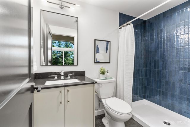 10750 Interlake Avenue N, Seattle, WA 98133